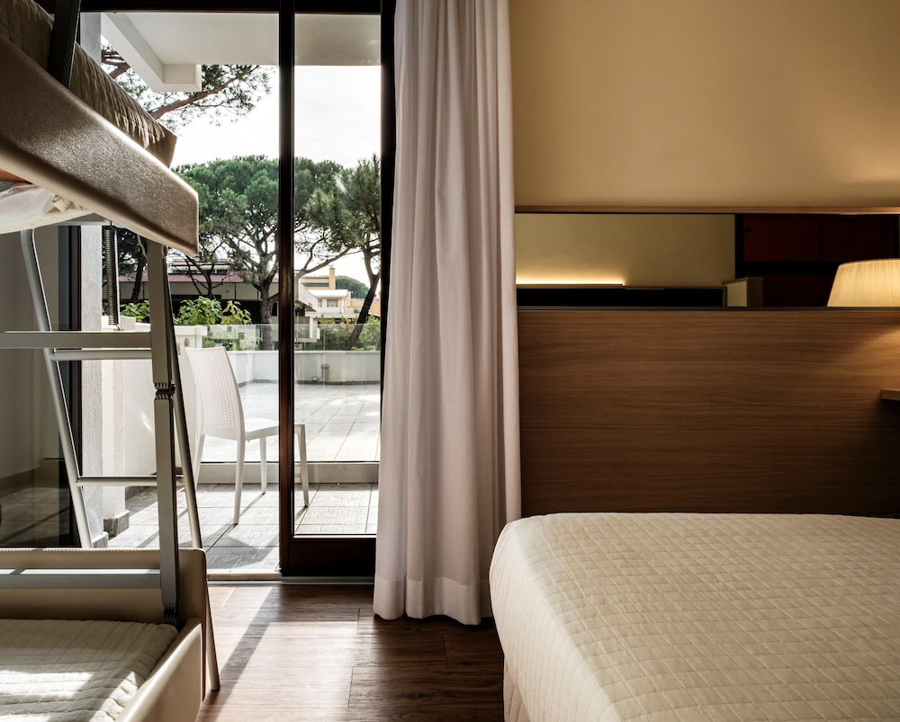 Quadruple Room - Photo 6