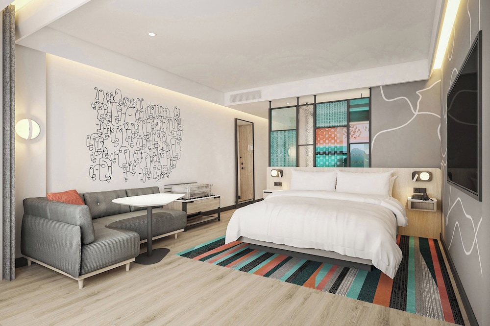 aloft king, Room, 1 King Bed, Balcony - Photo 5