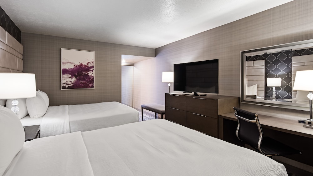Standard Two Queen Beds - Photo 8