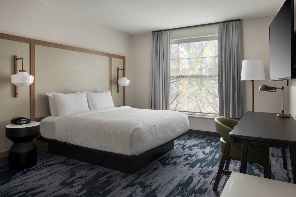 Room, 1 King Bed (Hearing Accessible) photo 2