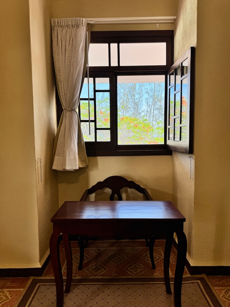 Deluxe Double Room, 1 Bedroom, Pool View, Tower photo 2