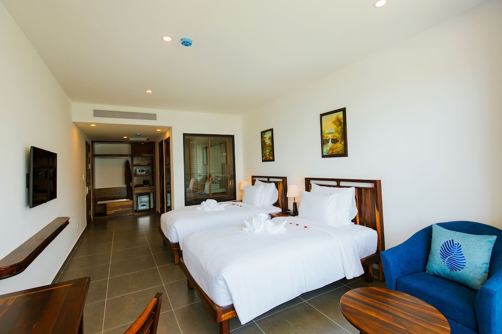 Deluxe Twin Room, Balcony photo 2