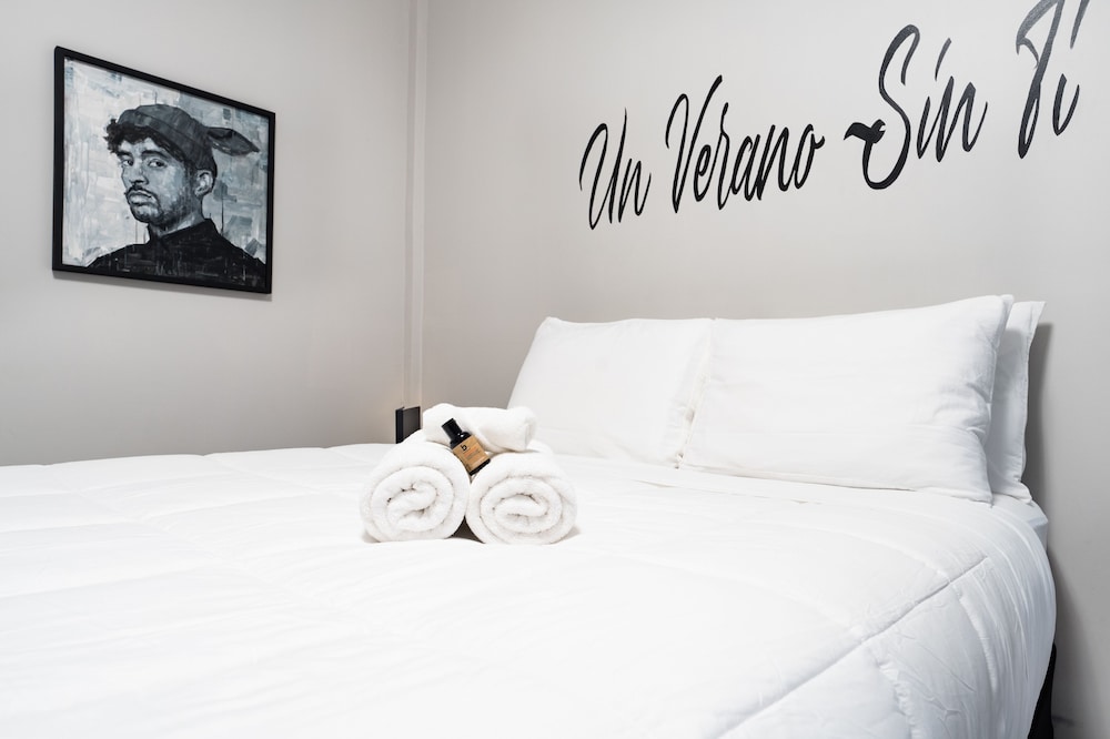 Bad Bunny Luxury Double Room/ Queen Bed 1 Ba