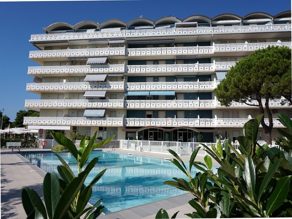 Studio, Multiple Bedrooms, Balcony, Pool View photo 3