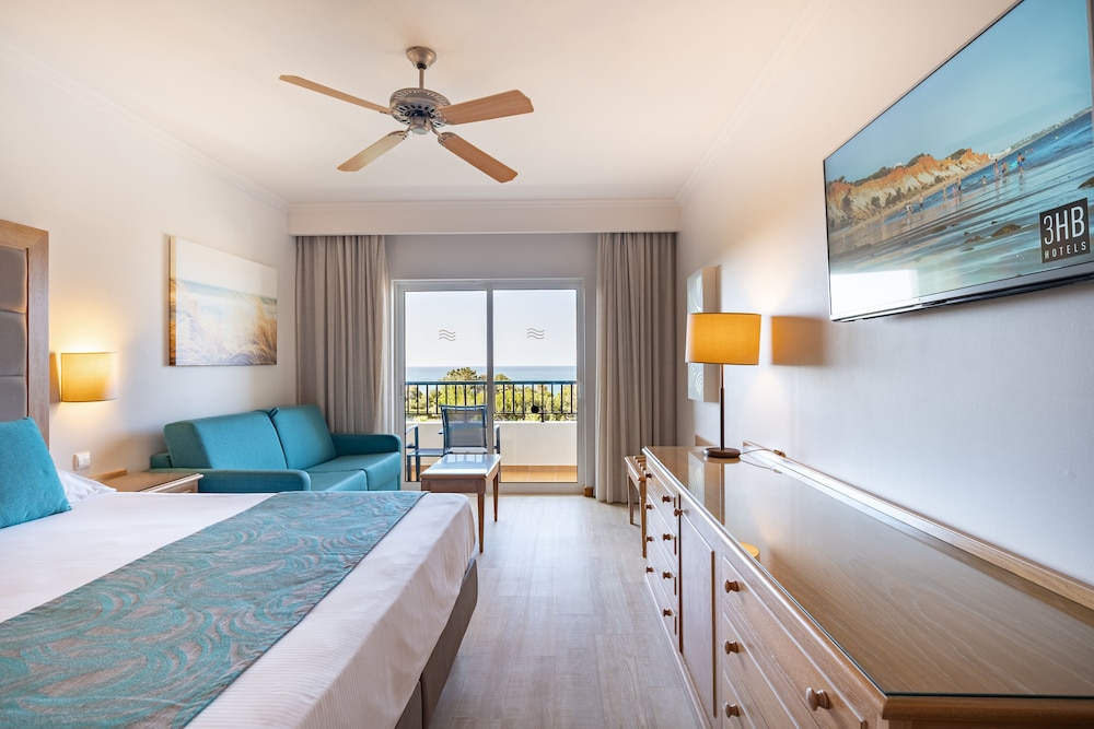 Family Room, Partial Sea View (3 Adults)