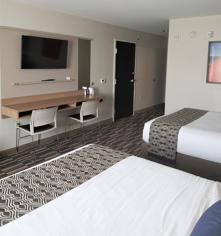 Room, 2 Queen Beds, Non Smoking photo 3