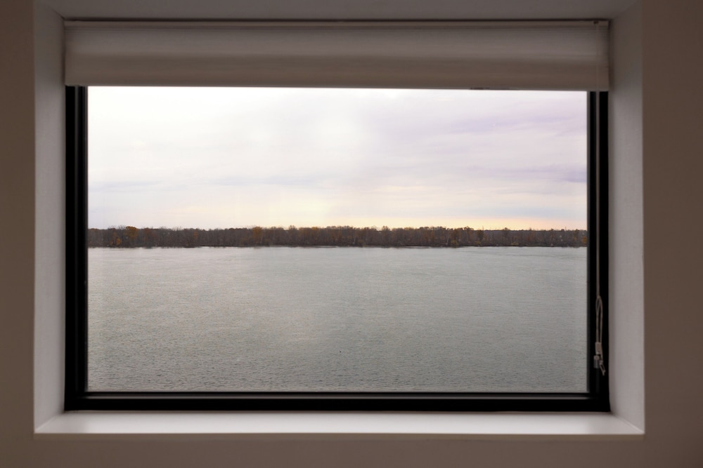 Standard Room, 1 King Bed, River View - Photo 14