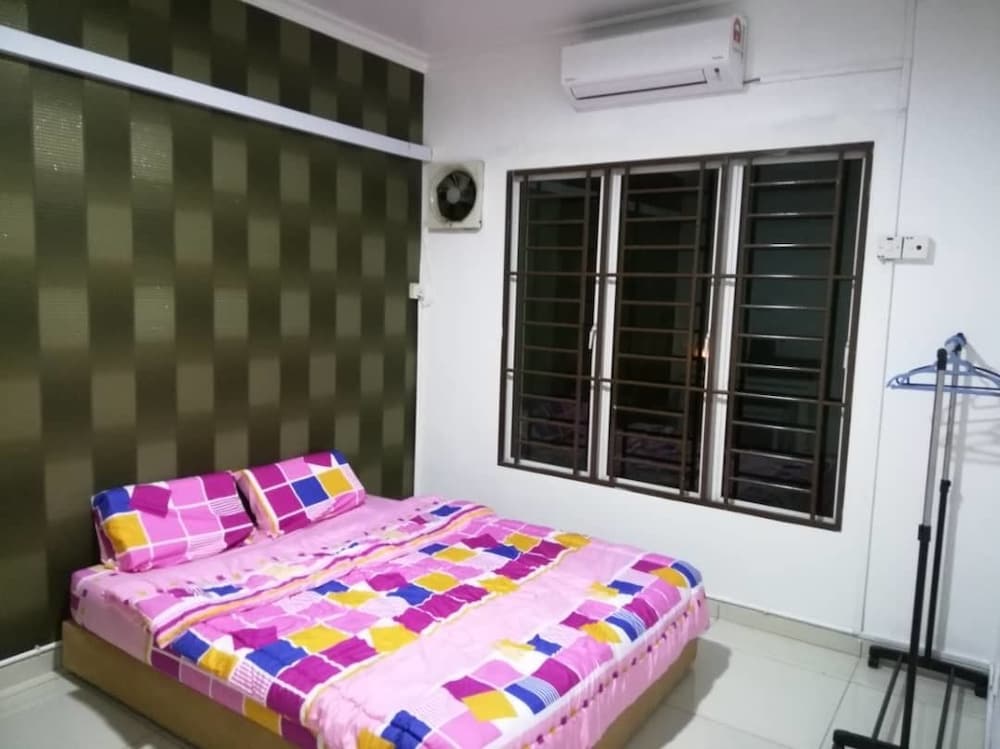 House, 5 Bedrooms photo 3