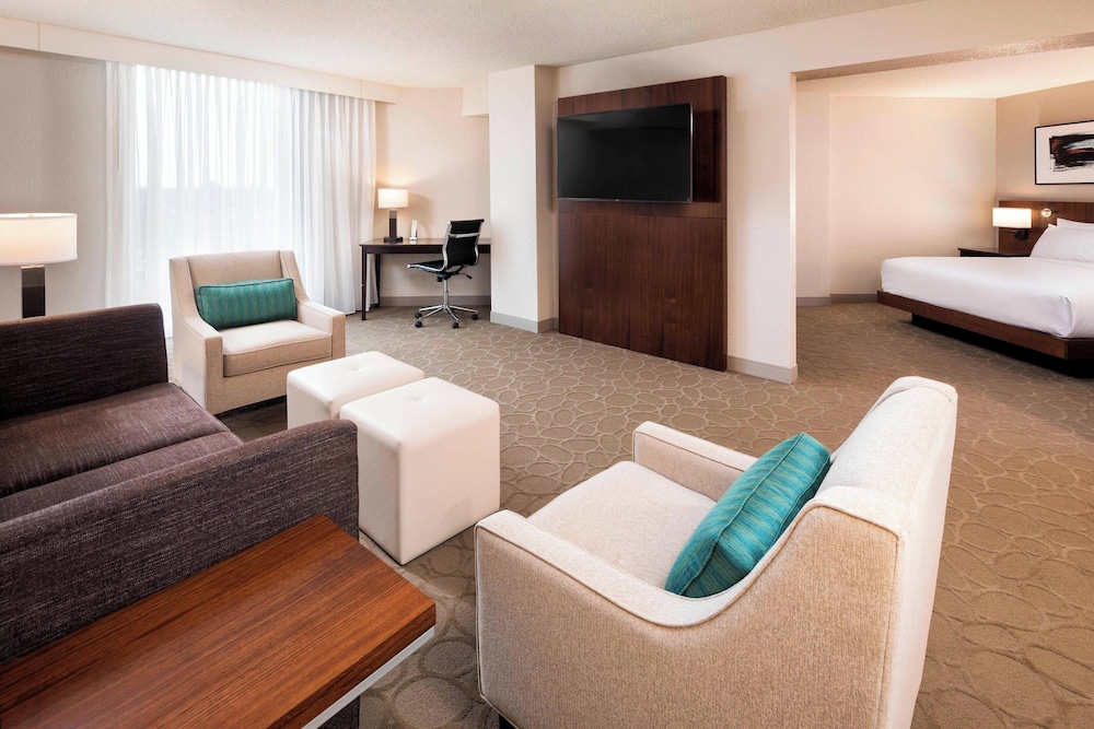 Executive Room, 1 King Bed with Sofa bed (Hearing Accessible) photo 2