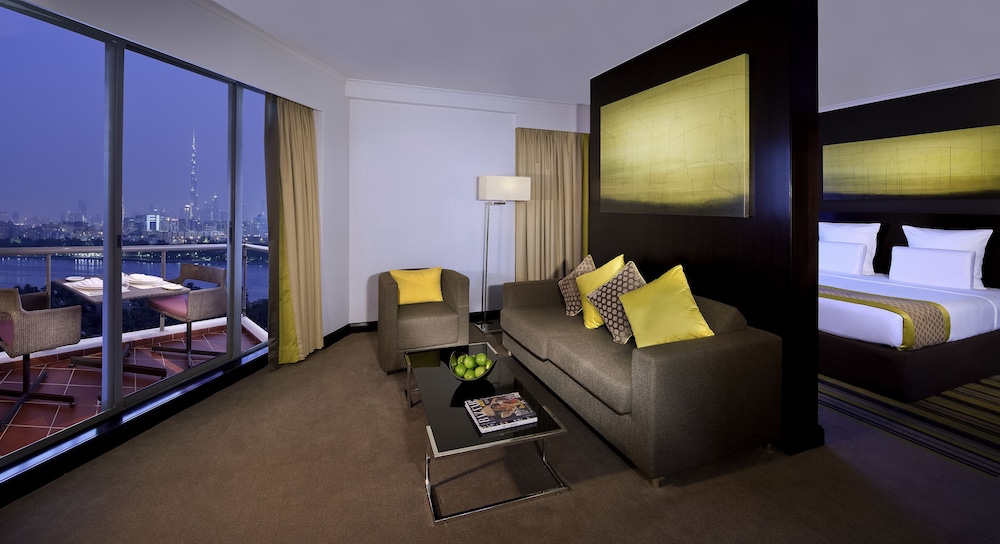Junior Suite, 1 King Bed with Sofa bed