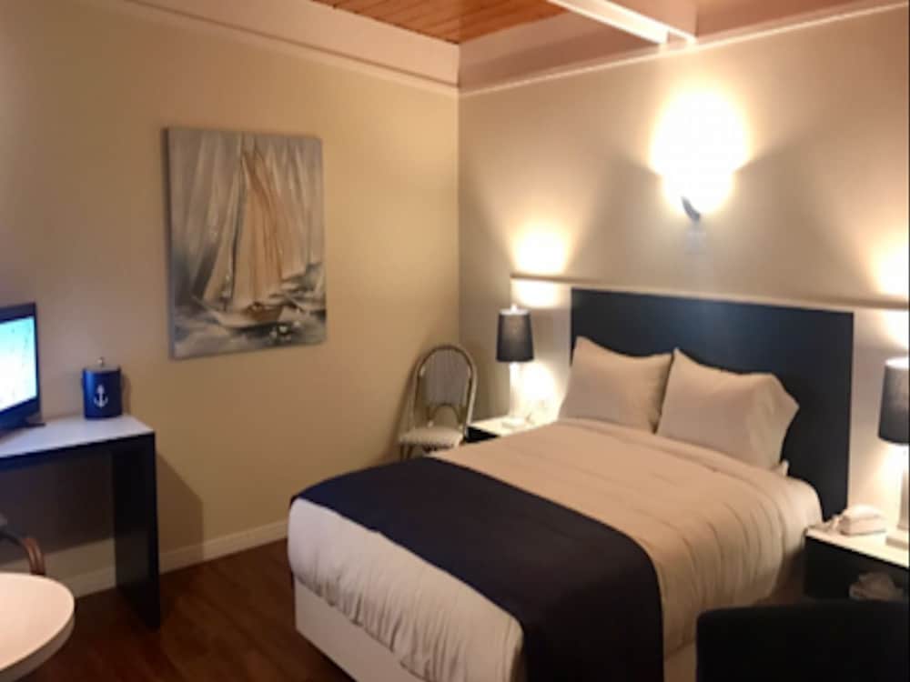 Renovated Room, 1 Queen Bed