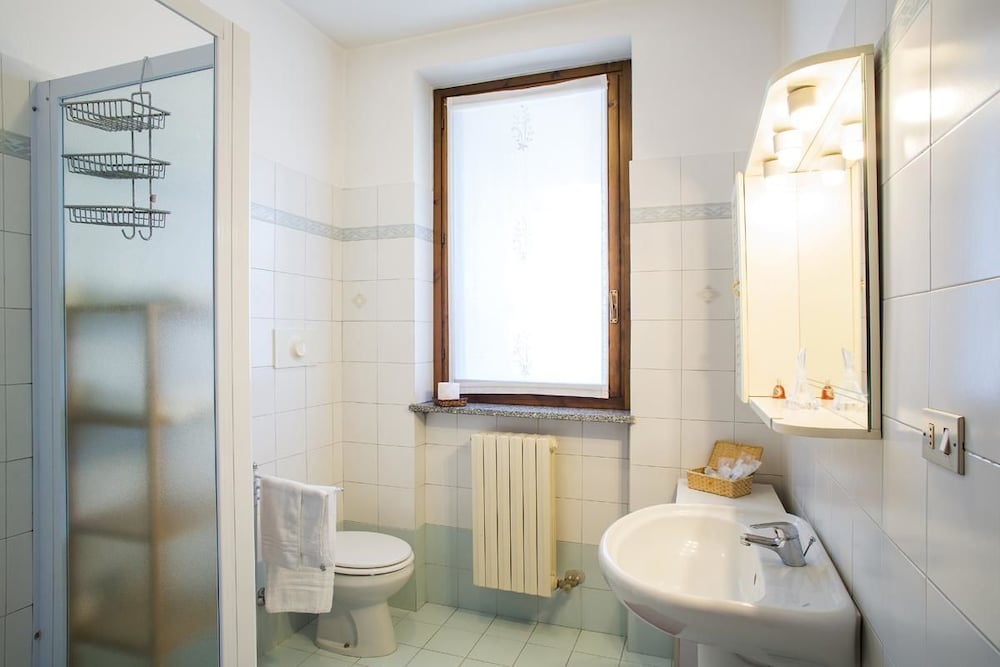 Twin Room (Private External Bathroom) photo 3