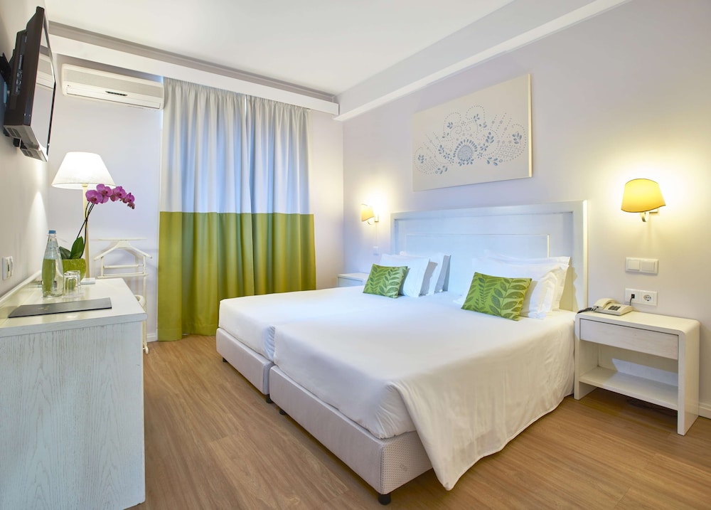 Standard Room, Connecting Rooms