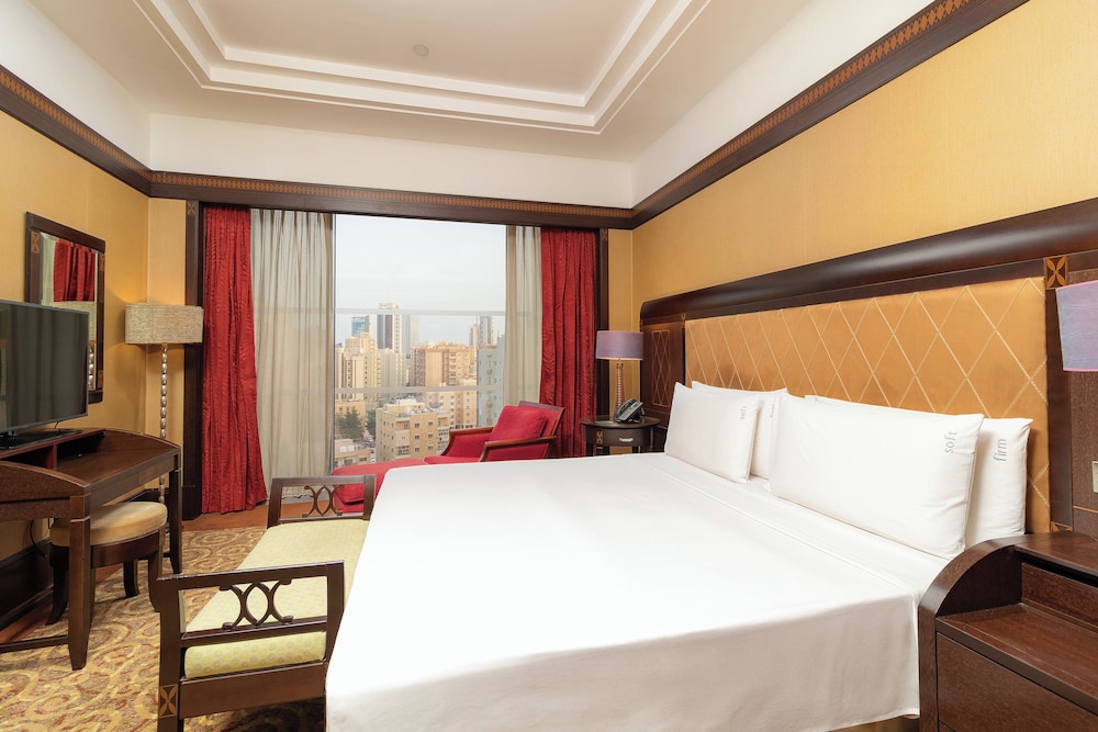 Suite, 1 Bedroom, Club Lounge Access, Pool View - Photo 4