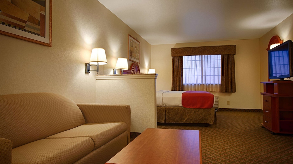 Suite, 1 King Bed, Accessible, Non Smoking (with Single Sofabed) photo 2