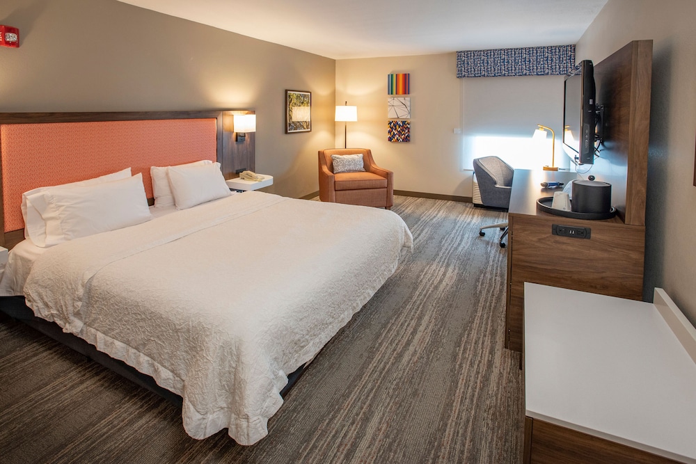 Room, 2 Queen Beds, Accessible (Roll-In Shower, Mobility & Hearing) - Photo 2