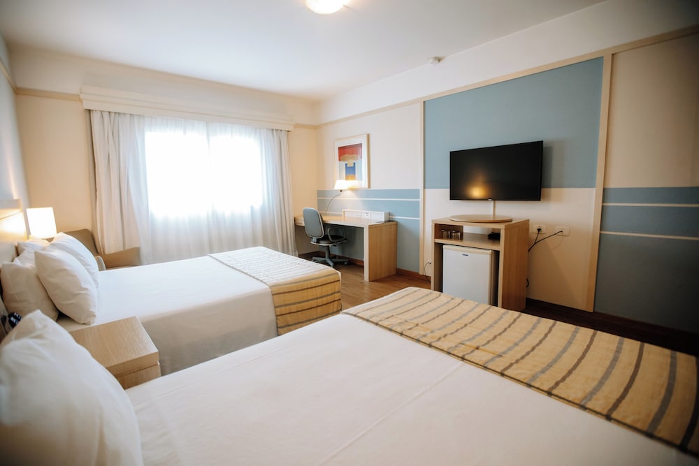 Deluxe Double or Twin Room, 2 Double Beds photo 2