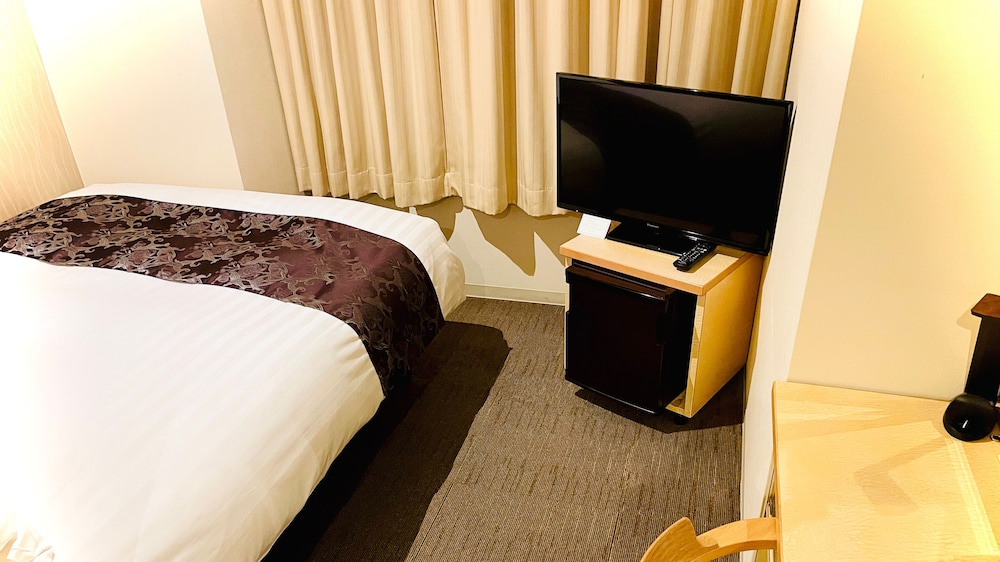 Economy Double Room, 1 Large Twin Bed, Smoking, Private Bathroom photo 3
