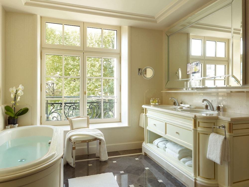 Deluxe Suite, 1 King Bed
