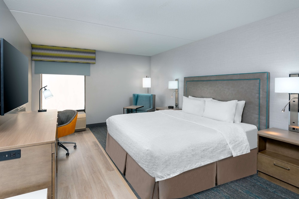 Room, 1 King Bed, Accessible, Non Smoking (Roll-in Shower) - Photo 2