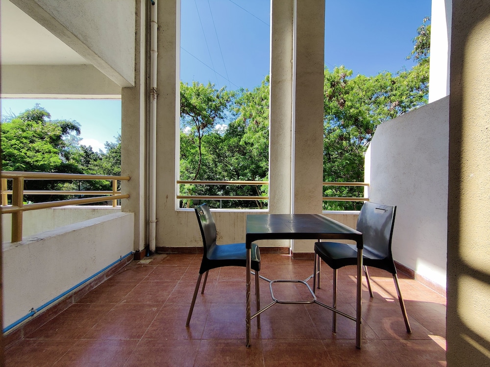 Deluxe Twin Room with Balcony - Photo 8