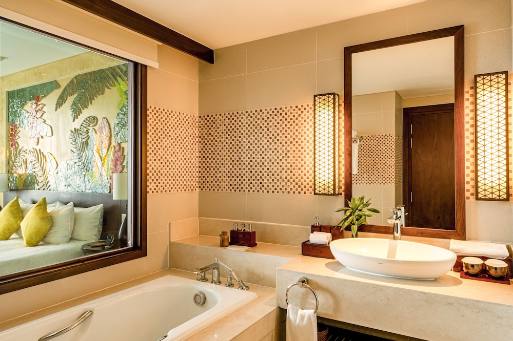 Deluxe Room, Sea View photo 2