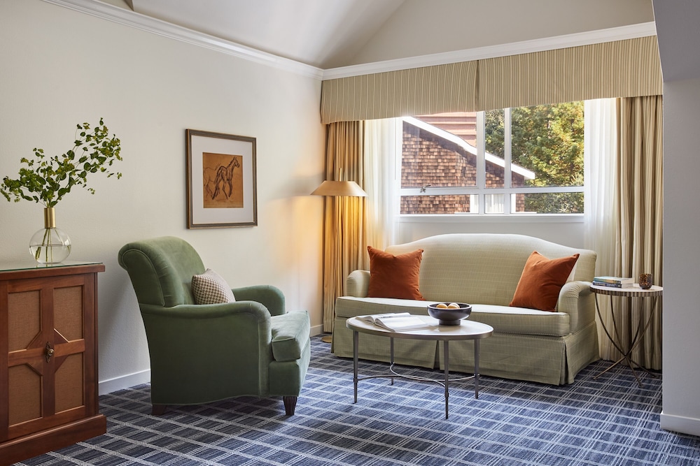 Premium Room, 1 King Bed, Accessible photo 2