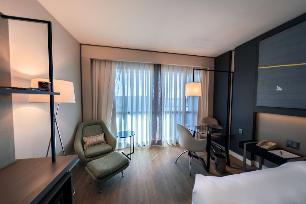 Superior Room, 1 King Bed