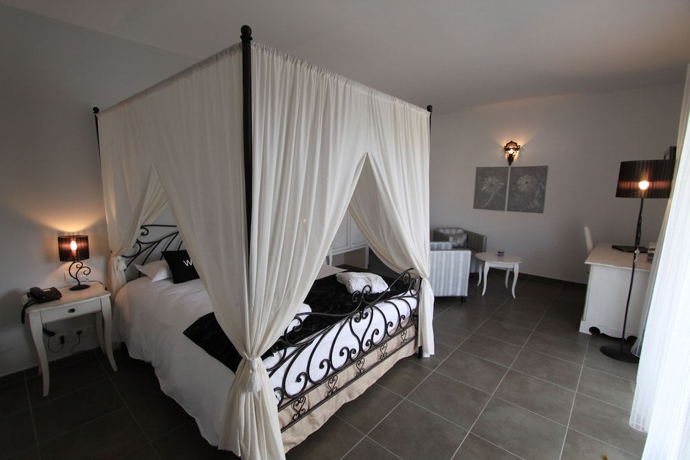 Signature Suite (Madonetta) - Photo 1