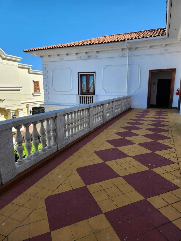Ines - Colonial Heritage King photo 2