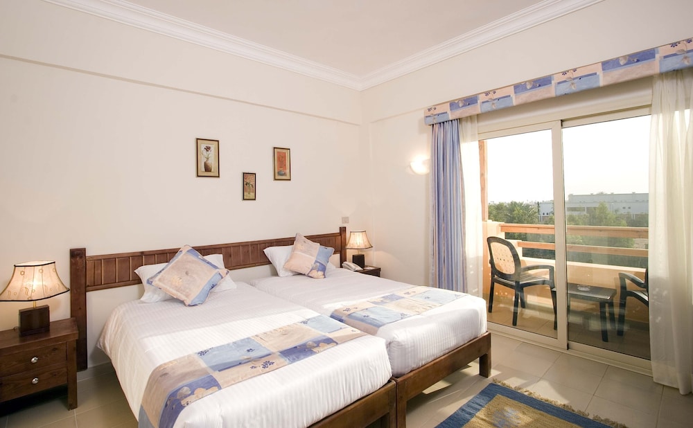 Junior Suite, 1 Bedroom, Non Smoking, Pool View photo 1