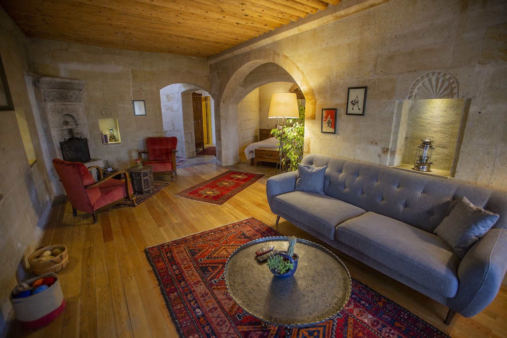 Royal King Suite - Photo 7