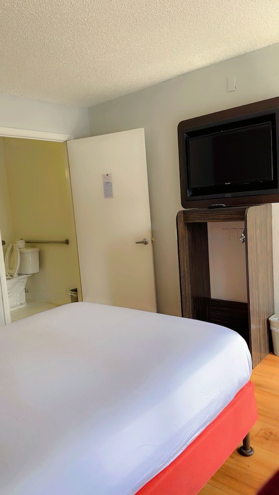Standard Room, 1 Queen Bed, Non Smoking