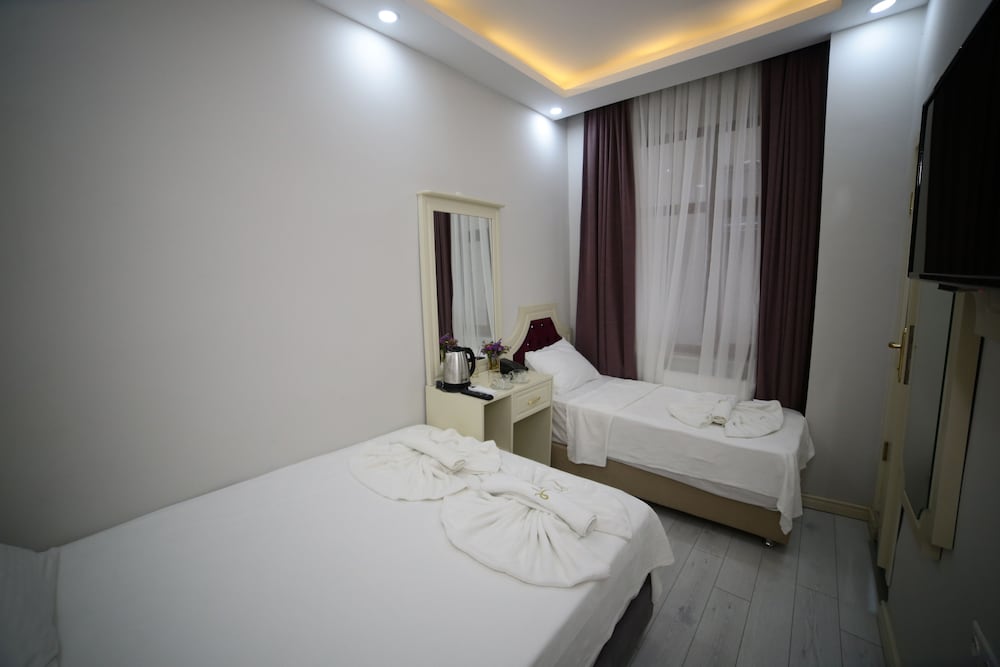 Economy Triple Room photo 1