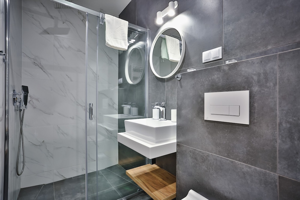 Exclusive Apartment, 2 Bedrooms, Lake View photo 2