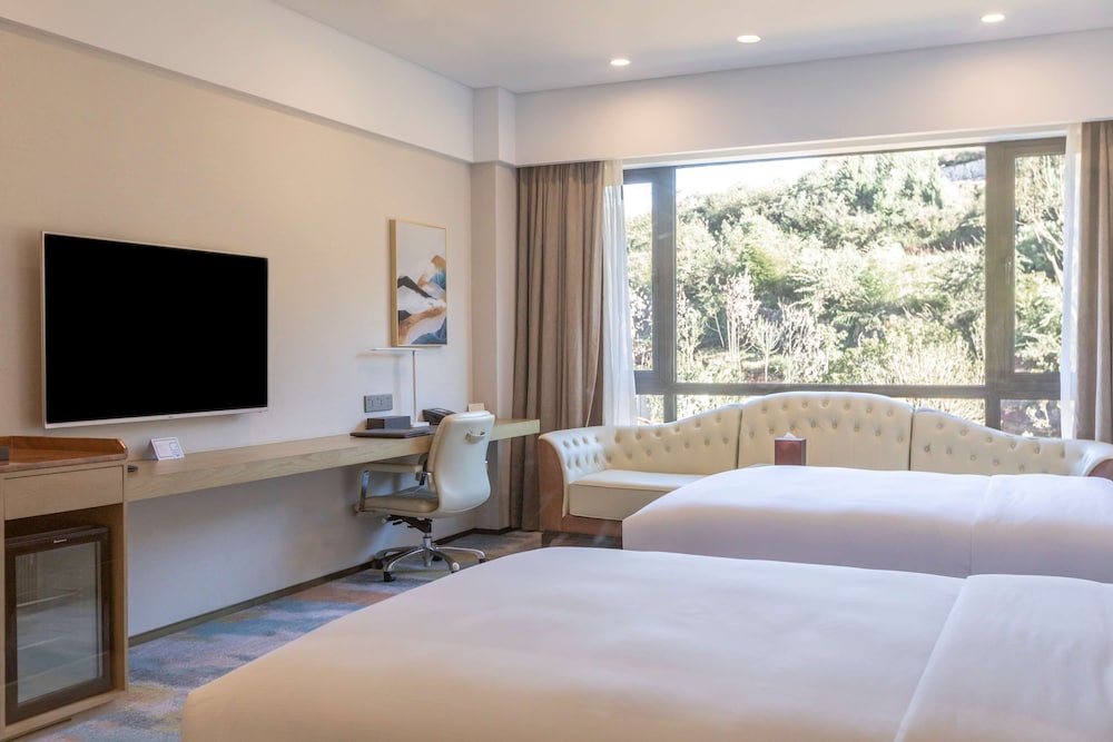 Deluxe Room, 2 Twin Beds - Photo 5