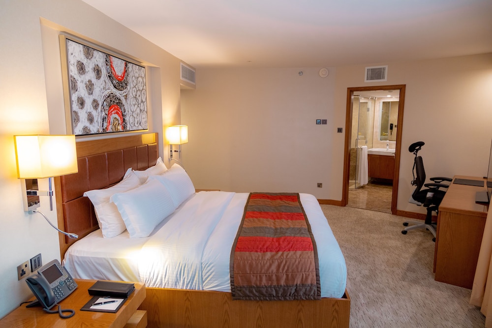 Suite, 1 Bedroom - Photo 8