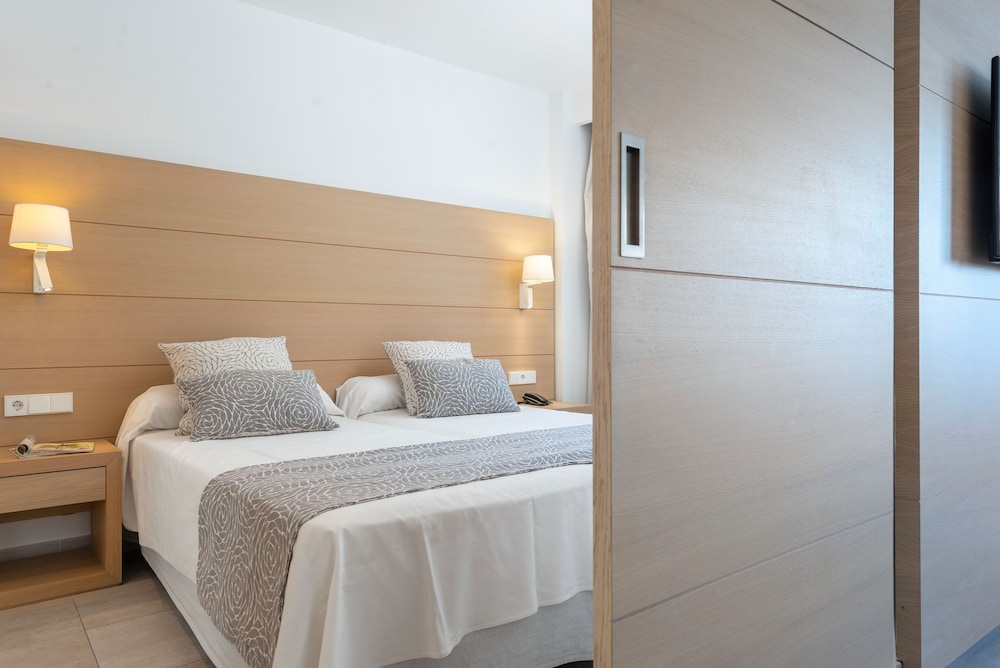 Family Suite, Balcony, City View photo 2