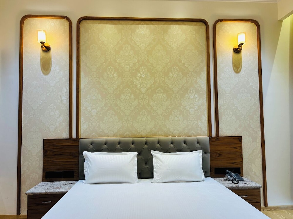 Comfort Haven Room ( Centrally Hot And Cold Ac ) photo 3