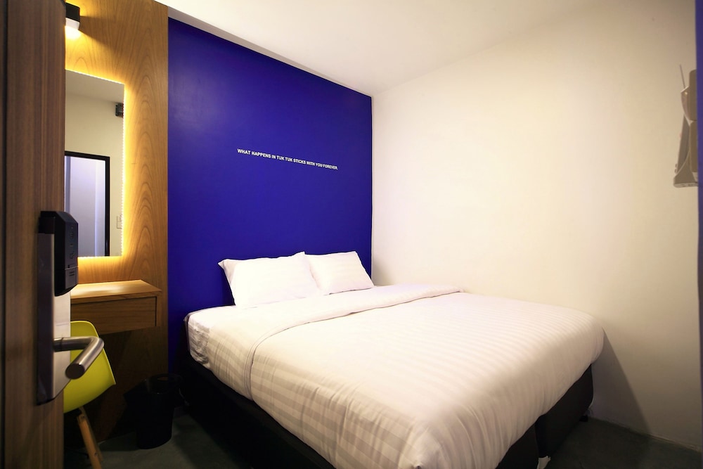 King Room with Shared Bathroom photo 2