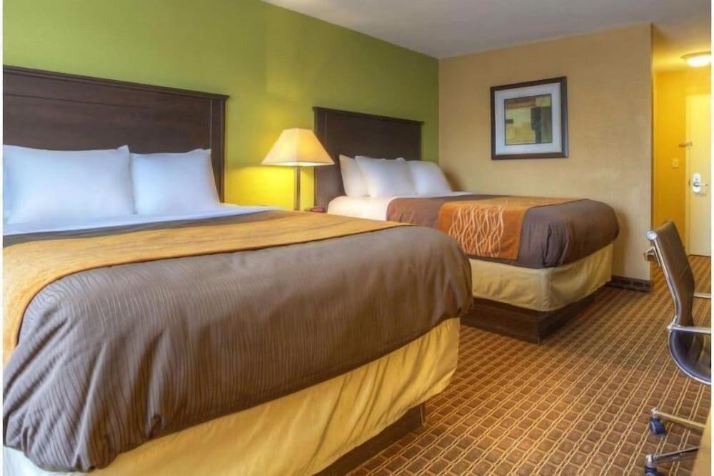 Standard Room, 2 Queen Beds, Non Smoking photo 2