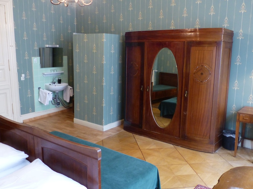 Quadruple Room, Private Bathroom photo 2