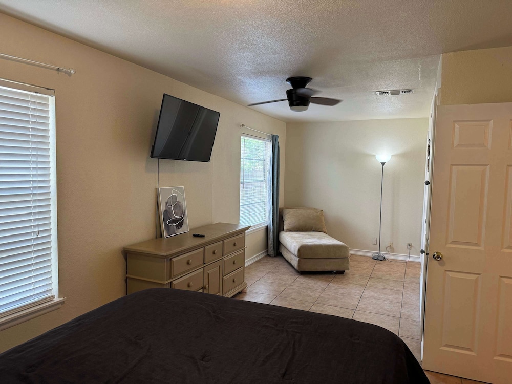 House, Multiple Beds, Patio, Garden View (Latigo Haven)