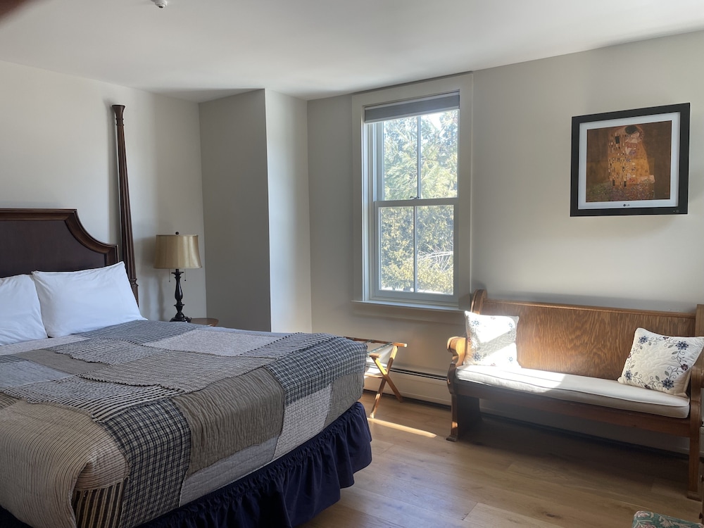 Basic Single Room, 1 Double Bed photo 2