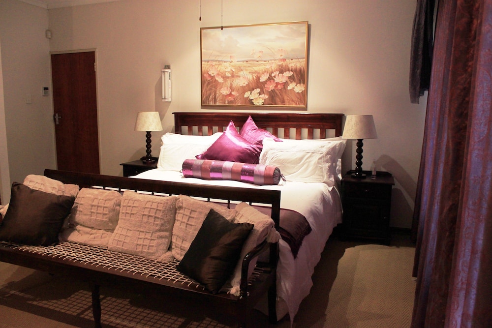 King Bedded Room With En-Suite Bathroom (1) photo 1