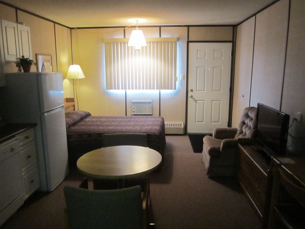 Standard Room, 1 Queen Bed photo 3