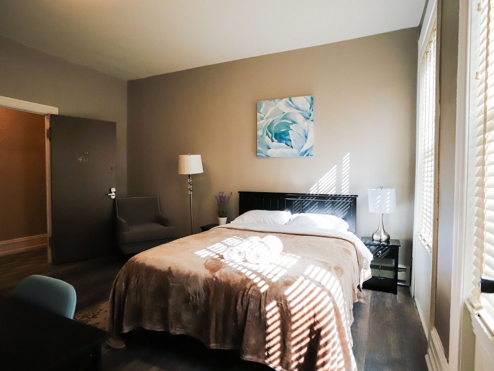 Comfort Suite (403)