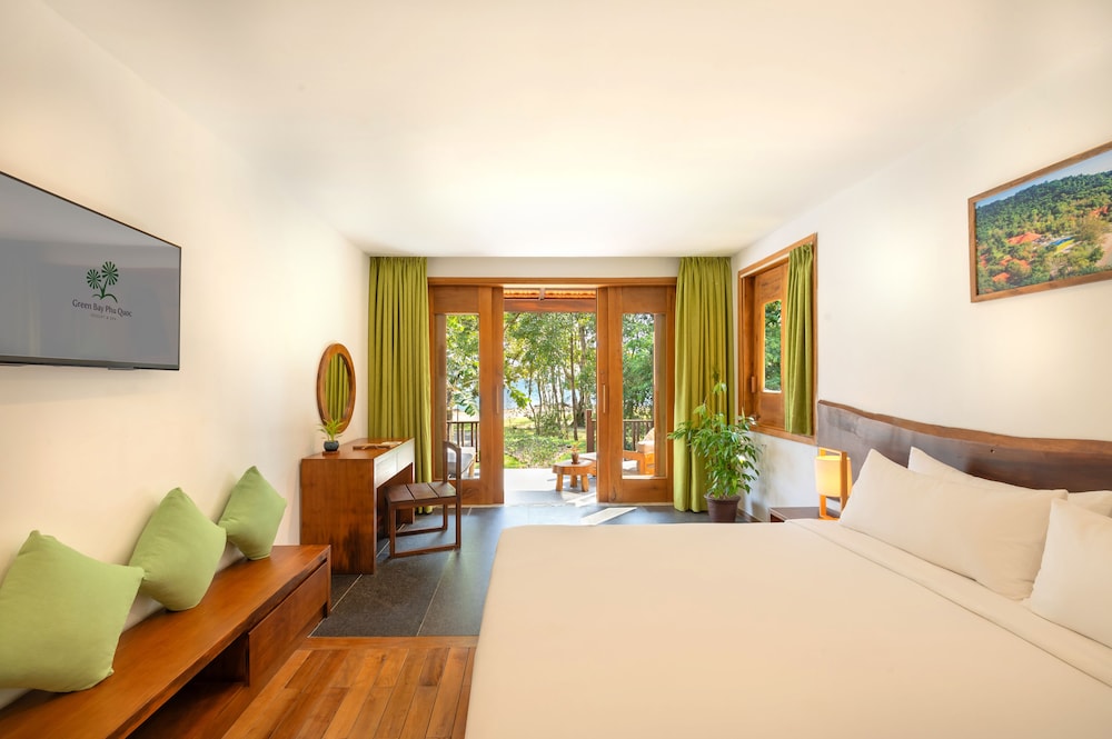 Beachfront Premier Pool Villa 03 bedrooms thumbnail 5
