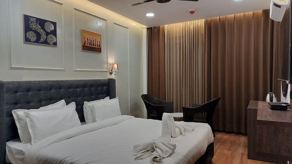 Deluxe Room Valley View with Balcony