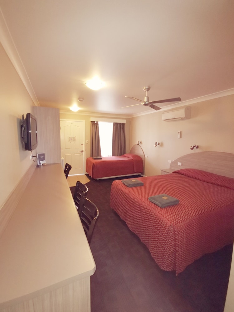 Twin Room, Non Smoking (DELUX TRIPLE) photo 1
